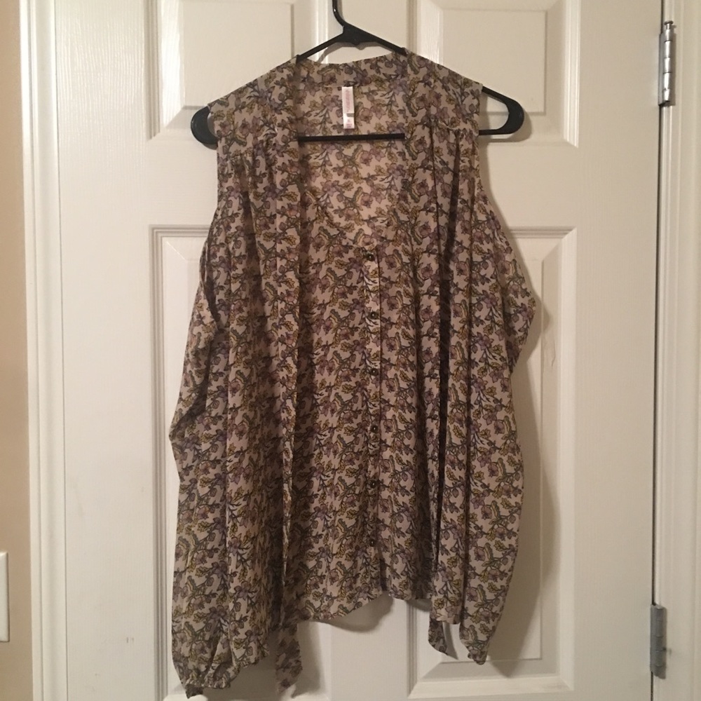 Cold Shoulder Top!